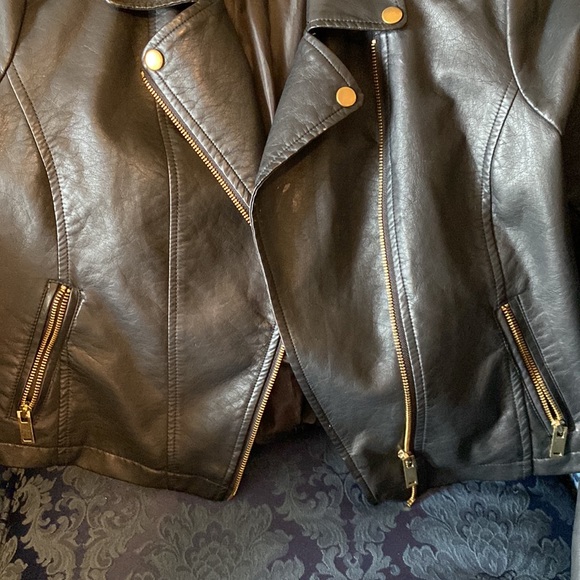 Black leather jacket - Picture 3 of 3